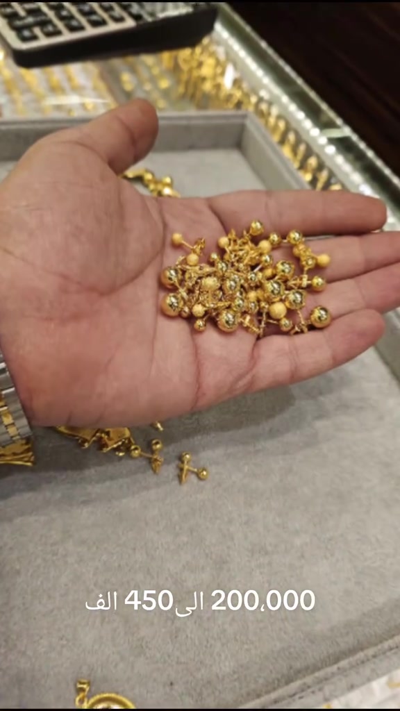 

نص مكتوب في الصور:
- 200,000 الى 450 الف