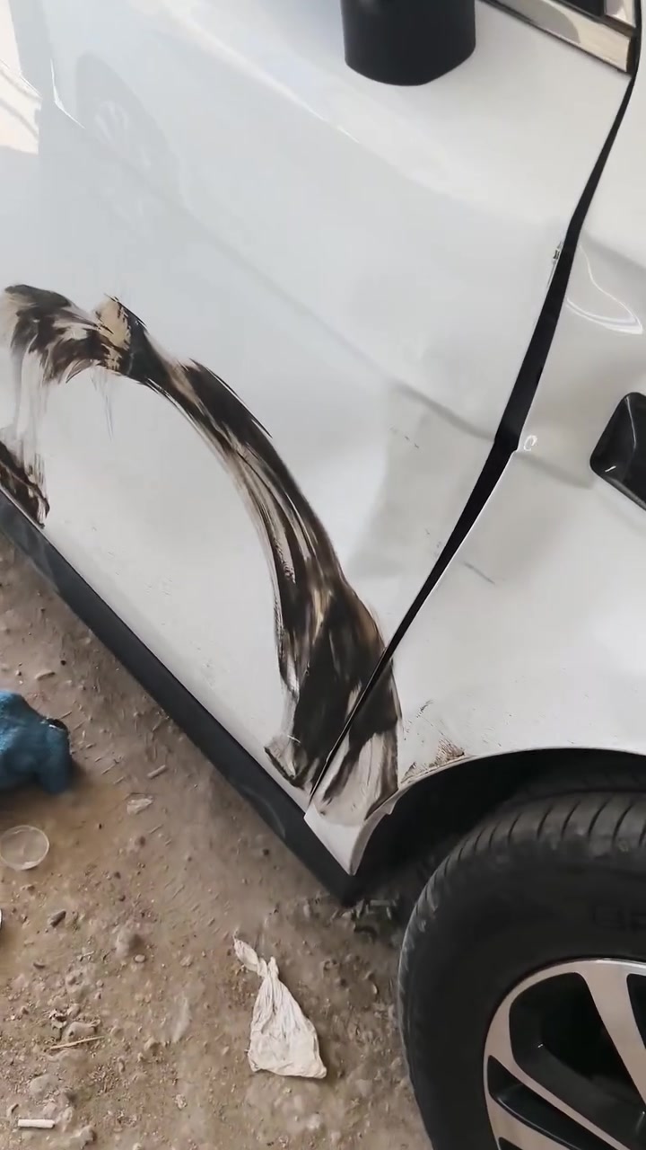 السلام عليكم 
بي وايدي كن بلاص ماشيه 4 الف كلشي بيهه ارضيه وباقي الكماليات الله يكفيكم الشر صار بيهه هذا الحادث اعلى فئه بالكن لدبلاص ام 12 كامير بأسيمي مكانهه كربلاء 
السعر 20500 اليحب يستفسر يتصل ***********

