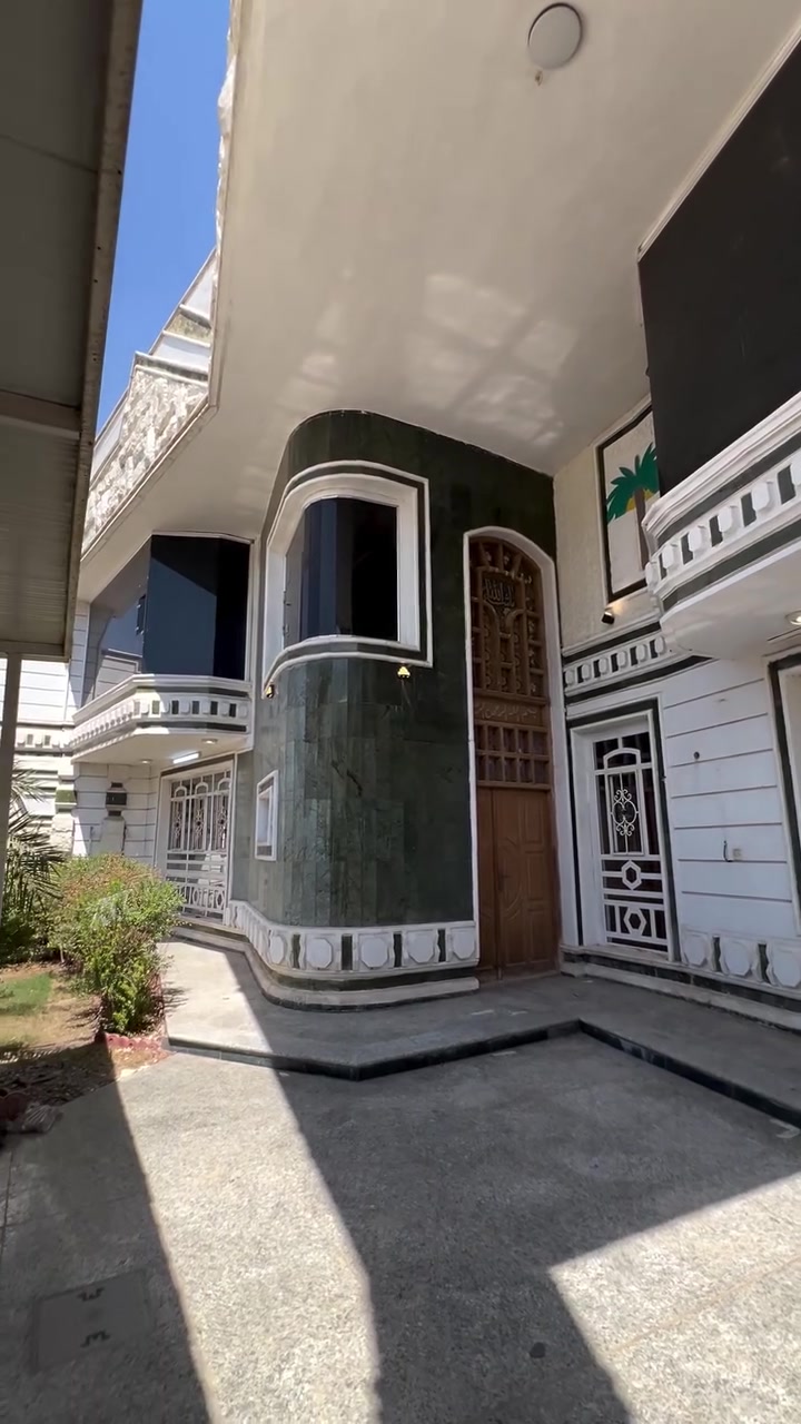 🏠دار للبيــــــــــع
فـٓــــي حـــــــي الجامعــــــــــة
فــــــــي توزيــــــــع التصنيـــــــــع العسكــــــــري
__________________
المساحـــــــة // 300م #طابــــــو #مــــــلك #صــــرف
الواجهــــــــــــة // 15م
النـــــــــــــــــــزال // 20م
__________________
🧱#الطابــــــــــــــق #الأرضــــــــــي 
غرفـــــــــــة وصالــــــــــة وهـــــــــــــول ومطبــــــــــخ حــــــــــار وبـــــــــارد ومجمــــــــــع صحيــــــــــات وكــــــــــراج وحديقـــــــة ...
🧱#الطابــــــــــــــق #الثانـــــــــــــي 
ثــــــــــلاث غــــــــــرف وهـــــــــول ومجمــــــــــع صحيــــــــــات ...
___________________
_________💲
للأستفســـــــار عــــــن السعــــــــر يرجــــــــى تـــــــرك تعليـــــق(السعــــــــر) #وسيتـــــم #الـــــرد #خــــاص 
_________💲
___________________
#مكتـــــــــب
           🏗️🧱أمــــــــلاك بابــــــــل للعقـــــــار🧱🏗️
#الكائــــــــــن
   شارع_الكرامة_قرب_الضريبة_مقابل_التخطيط_العمراني
         ***********📞☎️📞***********
_____________________________________________
