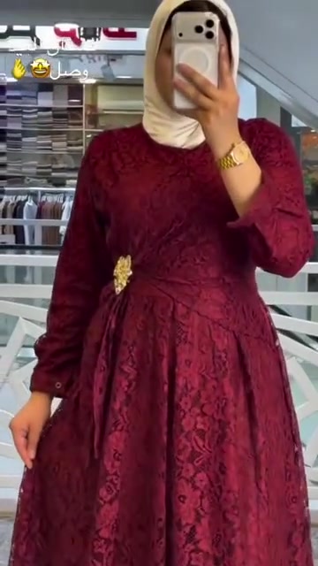 

نص مكتوب في الصور:
- فساتين واو