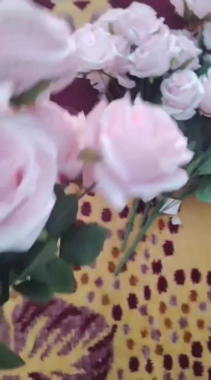 السلام عليكم
اخوان هذا الورد للبيع من كلشي نموذج مطلع 
وبصراحه مجارده شليف كامل ونضيف ممستخدم 
وميز مهر جانبي هم للبيع 

مكاني بغداد الغزاليه 
متوفر واتساب
***********
