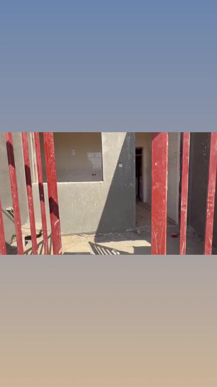 سلام عليكم 
بيت زراعي مساحه 100 م ركن بناء جديد درجه اولى 
تسليم مفتاح حسب المواصفات خلال شهر 

عنوان ناصريه ناحية سديناويه شارع صفي الدين قرب مركز الشرطه قريب على التبليط مسافه 60 م عن التبليط 
البيت ركن على شارعين عرض الشارع 15 م 
كل الخدمات متوفره 
بناء طابوك رباط صب سقف صب كونكريت ستاره 
متر ونص 

كل هذا وبسعر مناسب 55 وبيه مجال بسيط للشراي 

للأستفسار الاتصال     ***********
