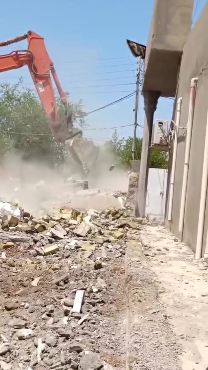 تفليش البيوت القديمة والمحلات وقطع البيوت ورفع الانقاض وتعديل الارضية  اسويلهيا كاع بموداها يعني ما اخذ فلوس بس المواد في كافة مناطق ديالى للتواصل الاتصال على الرقم :***********
