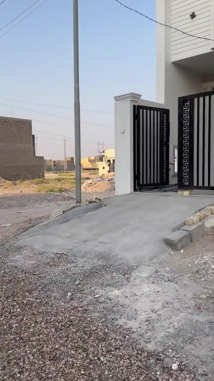 🏡  بسعر 85 مليون 
 مشتمل للبيع

طابو صرف 
البناء  طابوك واحد 

رقم البيت 19718
يحتوي على كراج  وصحيات خارجيه

 و مطبخ  واستقلبال  وصاله ومنور 

 وصحيات وغرف عدد 1 وبيتونه

 

 
📐 المساحة الكليه : 125  متر 
📏 الأبعاد:

- الواجهة:6.25
- العمق (النازل): 20متر
 
شارع 15 

، 

📍 العنوان: الفلوجة – حي الشهداء (الامين) قرب أسواق ابو عبدالله

💰 السعر:85مليون (قابل للتفاوض)

📞 للاستفسار والتواصل: ‎***********
***********
***********
