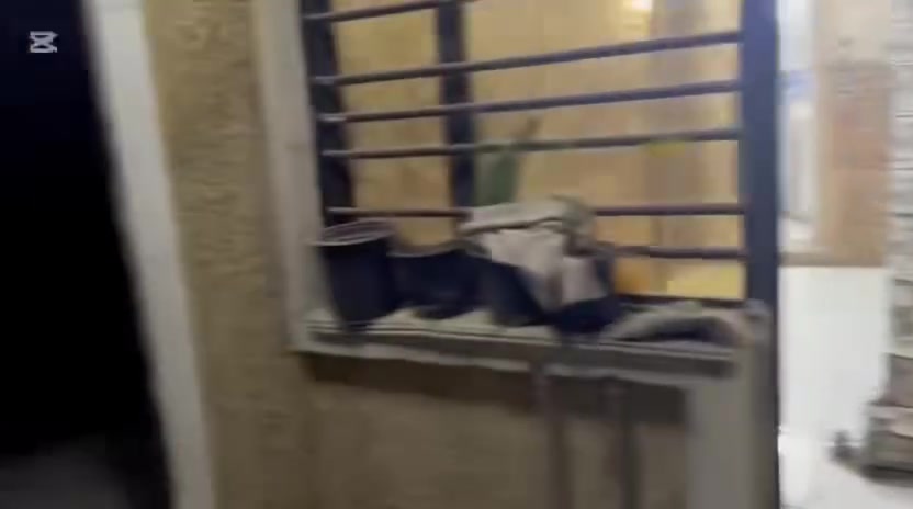 دار للايجار في حي الزهور خلف مستشفى الطفل
يحتوي على صالة ومطبخ وخدمات و 3 غرف نوم 
للاستفسار *********** #بدون_دلالية 🔥🔥
