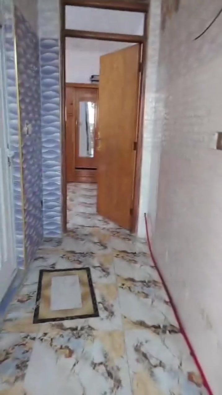 ياالله
شقه للايجار 🏤 

طابق اول درج واحد معزوله نضيفه زيرو 

غرفتين نوم صاله وحولي مطبخ خدمات سطح 

المساحه 130م 

قرب شيخ شبلي 

للاستفسار مراسلتنه وات ساب 

***********
