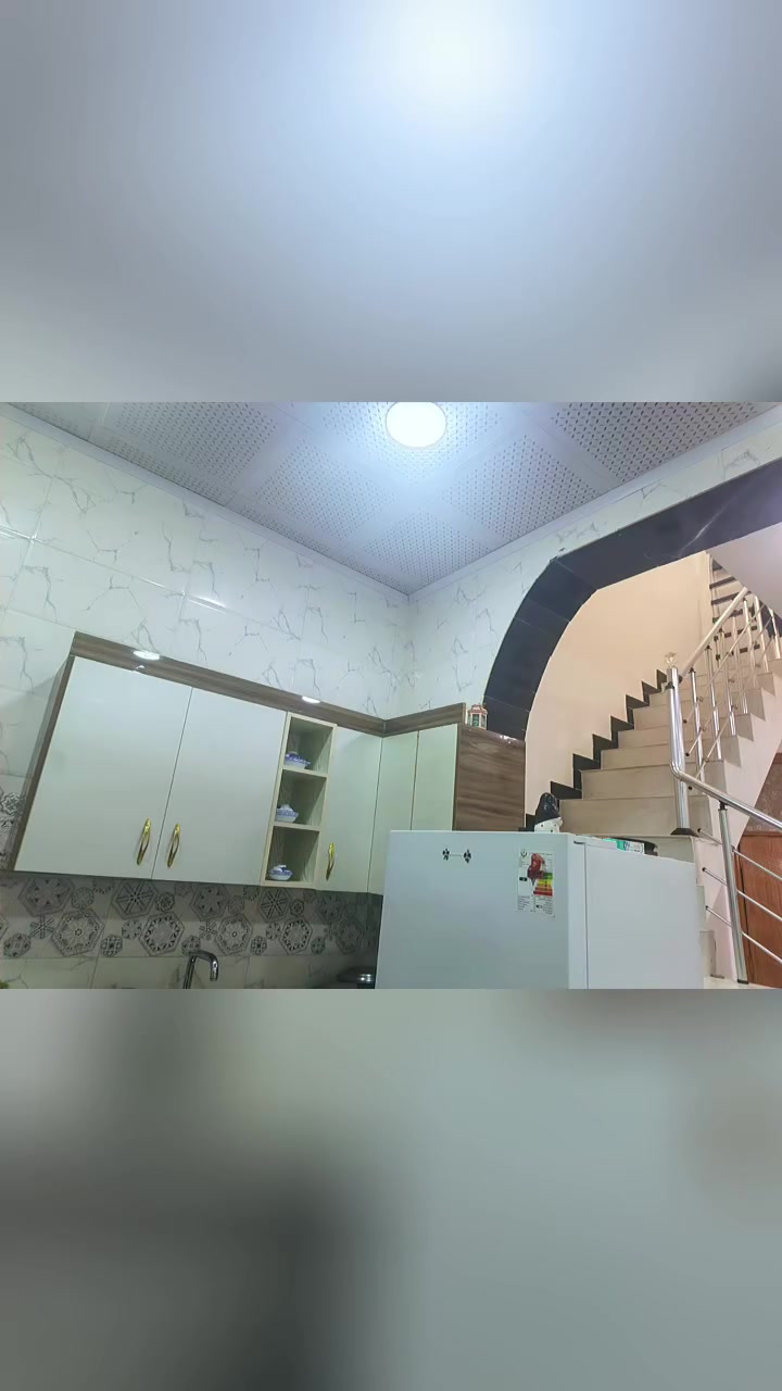 #من صاحب البيت
بحي المهندسين بفرع أبو قاسم للمواد الغذائية خلف شارع ٢٠ التجاري مساحه ١٠٠ متر بناء ٢٠٢٥ صب كونكريت طابق ونص يحتوي ع غرفتين وصالتين و٣ مجاميع صحيه ومطبخ واستقبال خارطه حديثه 
فقط الشراي يتصل لا تواعد وماتجي للاستفسار ***********
السعر ١٤٧ التصوير واتس وادزلك
