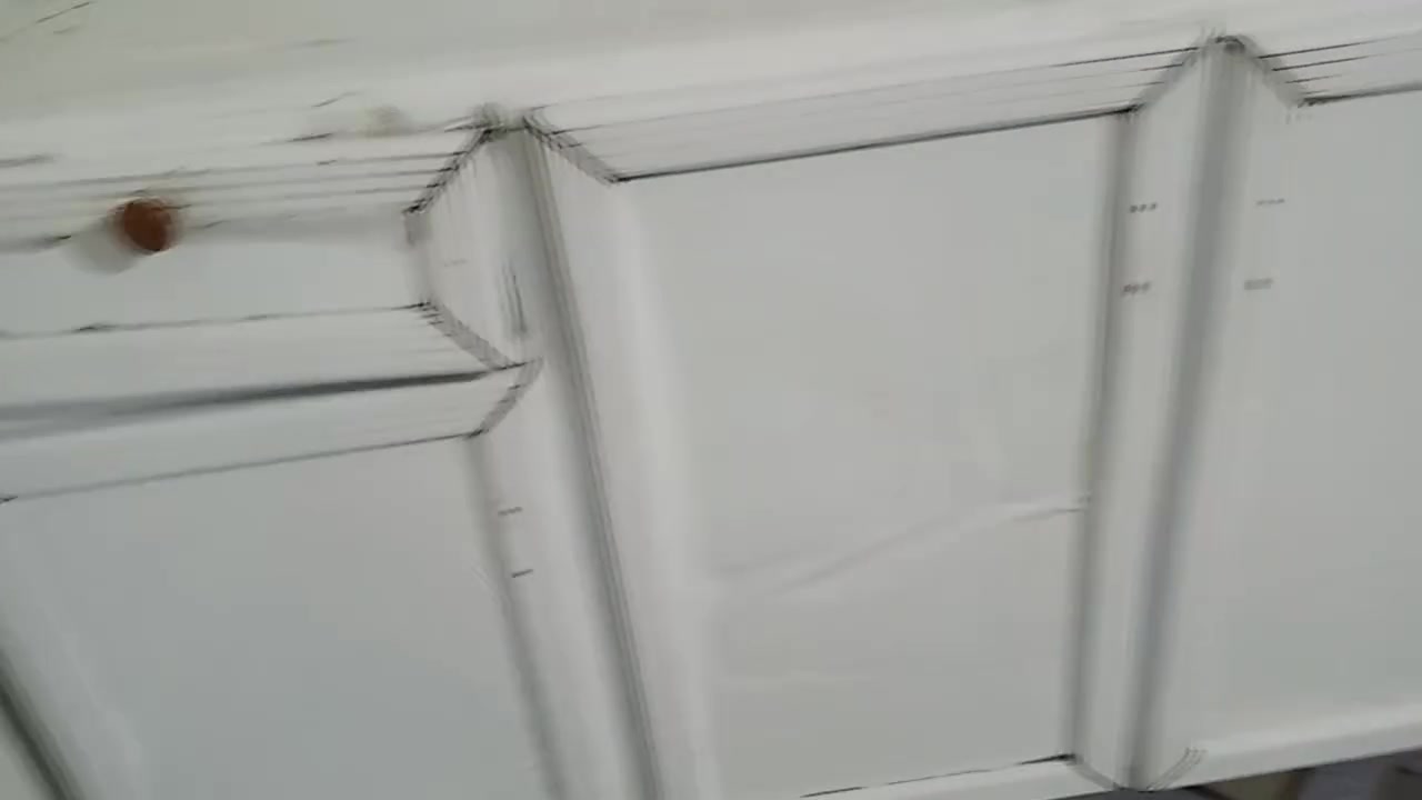 السلام عليكم كاونتر للبيع مثل ما موضح بالصورة و تلبيس طخم نفس الي بالصورة بس لونه ابيض للاستفسار ***********
