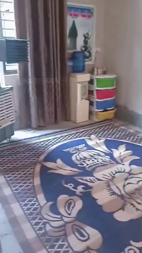 يا الله اسلام عليكم بيت 100متر طابقين واضح عدكم بل منشور مكانه حميديه شارع سيد عوده قرب الملعب رقم ***********
