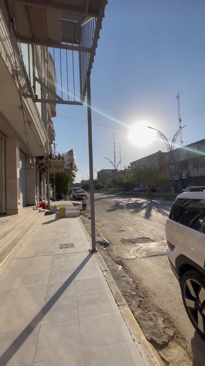 السلام عليكم ورحمة الله
عقار تجاري للايجار مساحة 630 متر  بمنطقة حي الموظفين على الشارع   تحت البناء حوالي 300 متر. يحتوي على كراج يتسع ل 3 سيارات + حديقة كبيرة+ مجمع صحيات عدد 2 خارجي. مدخل عدد 2 الاول على المطبخ البارد مساحته 59. و مطبخ حار منفصل 33. صالات عدد 2 الاولى 57 الثانيه 59+ حمامات عدد 2. مع كلدور  غرف نوم عدد 2 مع حمامات عدد 2. وهول وسط + مناور على طول البيت مع مخزن خارجي
الطابق الثاني يحتوي على غرفتين الاولى مساحة 46 مع ملحق ثاني مساحة 25   والغرفه الثانيه مساحة 4*5 تقريبا. مع صحيات ومخزن اضافي
للاستفسار ***********
للايجار.  شركة . مدرسة. مؤسسة .روضة.
