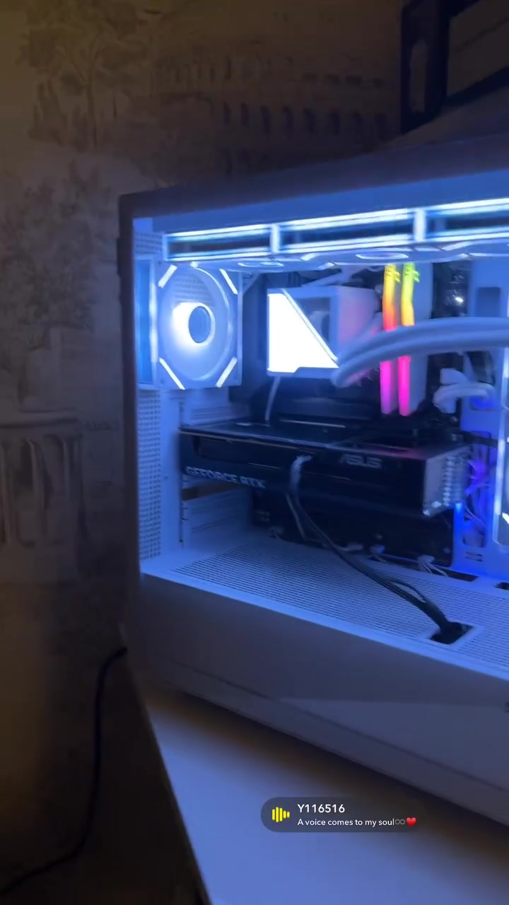 PC Gaming للبيع - مواصفات قوية
* CPU: Intel Core i7-13700KF
* GPU: ASUS Prime RTX 5060 OC 8GB - 3
Fans
* Motherboard: ASUS TUF Gaming B660-Plus
WiFi
* RAM: 16GB (2x8GB) T-Force RGB 3600MHz
* SSD: Kingston 1TB
* Cooler: Jungil Stellar R5 360 ARGB - 360mm
* PSU: DeepCool 750W 80+ Bronze - White
* Case: SAMA V Plye ARGB - White
الpc كلش نضيف وحرفيا ما افتحه وشرط بإيدك
تفحصه
السعر 1,850000 وبيها مجال
المكان بغداد الحارثيه
للتواصل ***********
