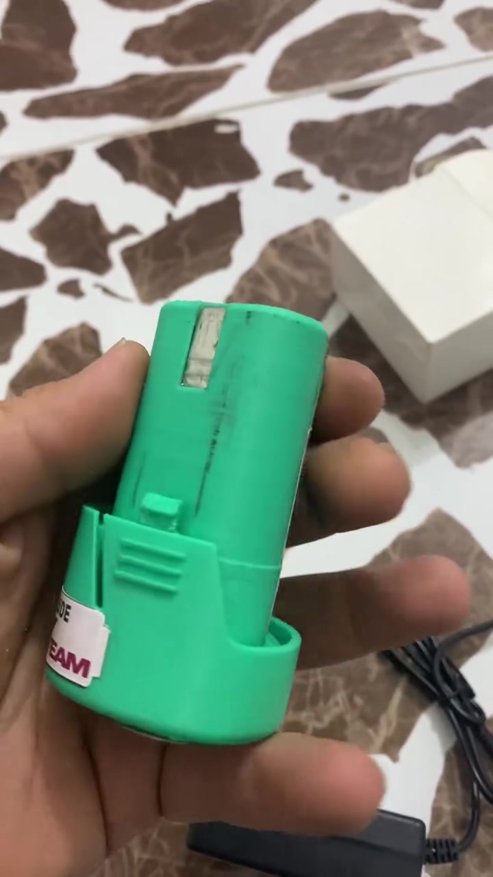 السلام عليكم 
متوفر بطاريه بارك سايد شحن تايبسي 12 v 
بطاريه مواصفاتها 12 v  بقوت 3 انبير 
تشتغل عله جميع اجهزا بارك سايد 12 v 
ونتاج بطاريه 2026 /8 /11

لي الحر والستفسار عله رقم *********** جميل مفرد موجود
