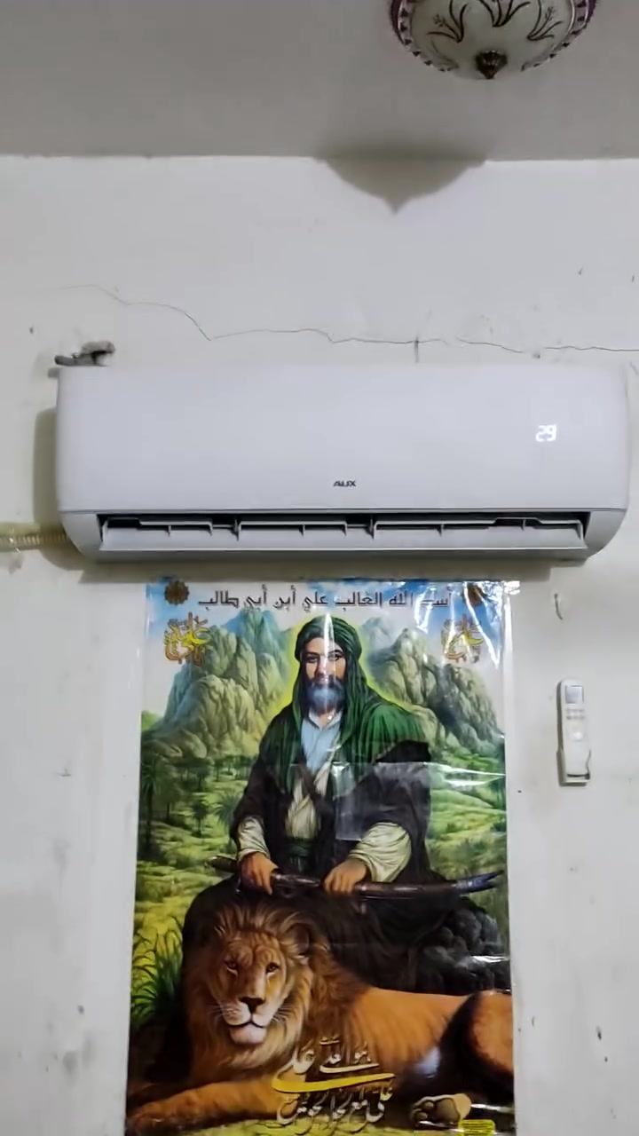 سبلت ماركة اوكس طن ونص للبيع جهاز شغال مستعمل موسم  (بلادي) مامصلح تدفئةوتبريد ثلج ملحقاتة كاملة السعر 300 رقمي *********** مكاني كربلاء مامتواجد على الفيس.
