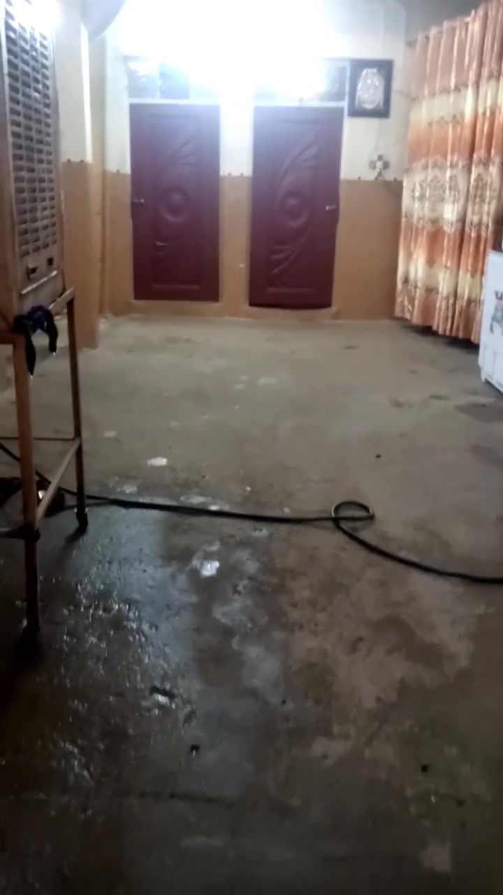 بيت في حي الشهداء قريب على مولدة العوض والبيت كما موضح بلفيديو السعر 70 وبي مجال ***********
