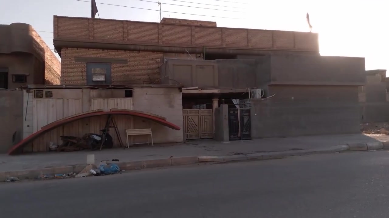 ملك للبيع طابو صرف دار ومشتمل عدد اثنين المساحه الكليه457 متر الواجه 32 متر الدار الكبير متكون من طابقين عددالغرف6 وستقبال ومطبخ والمشتمل الاول يتكو@ن من طايقين استقبال وصحيات خارجي و3 غرف ومطبغ وصحيات داخليه والمشتمل الثاني يتكون من طابقين و3غرف ومطبخ وصحيات داخليه زائد محليين خارجيات موقع الملك طوريج حي الجمعيه شارع الجدول قرب شارع الملاعب للاستفسار الاتصال على الرقم ***********  والرقم الثاني ***********
