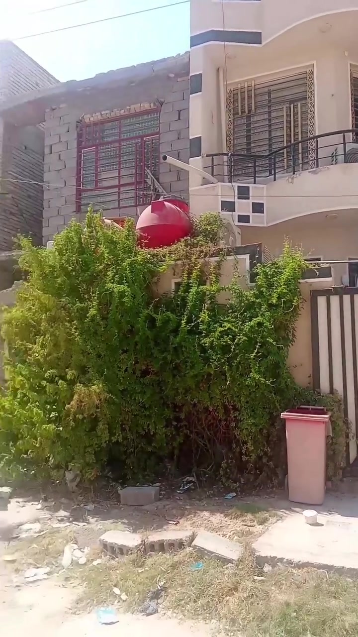 بيت 100 متر طابقين بناء درجه اولى بالساهرون قريب مجمع الغدير السكني يبعد 70 متر عن الشارع الصب قرب المدارس متوفر كافة الخدمات نقص فقط تبليط
الطابق الارضي استقبال ومطبخ وغرفه وصاله وصحيات داخليه وخارجيه
الطابق الاول غرفتين وصاله وصحيات
البيت مطلوب اسكان 26 مليون تسديد شهري 150 الف
السعر الكلي 130 مليون
يرهم مراوس بمساحه اكبر
للاستفسار واتساب ***********
