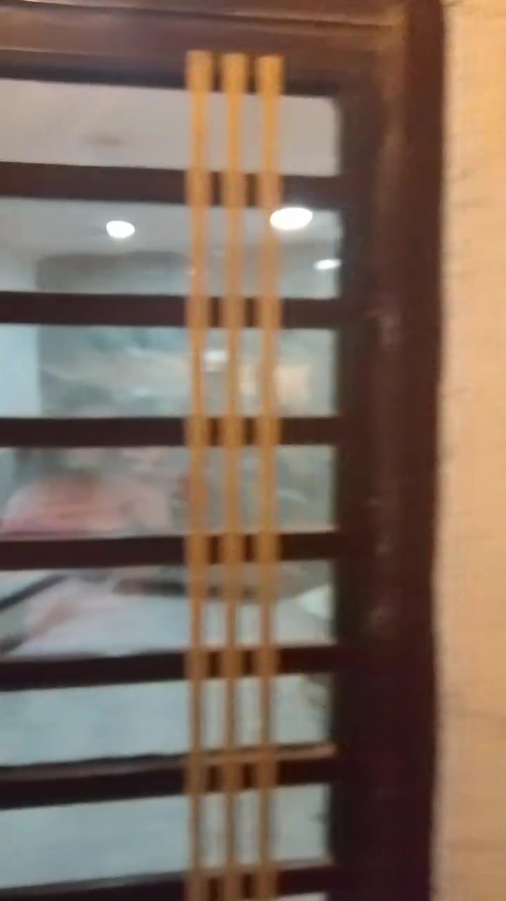 السلام عليكم بيت للبيع مساحه 75م واجهه7ونص نزال 10ركن للاستفسار الاتصال على رقم*********** مكان بغداد حي سلام كوريش قرب مدرسه سامراء وسعر مناسب
