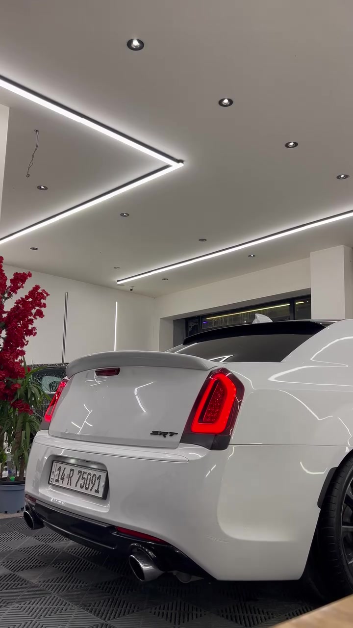 سلام عليكم 
للبيع اوباما 300sهيمي rt 
مديل2019
وارد امريكي حادث جاملغ او ربع البنيد صبغ 
ماشيه 120.000 km
مواصفات ال s بنراما كشن جلد اسود تدفه كشنات 
الاضافات 
ويل SRTكروم اصلي جديد 
اكسل هيلكات 
بلكات ريسنك هاي سبارك
دبات SRT
كت SRT
برمجه 
قماره PPF اسود 
عازل حراري للجام 
حداده كامله من الطول للطول جديده 
كامله بدون اي نقص 
رقم بصرة بسمي تحويل ثاني يوم 
السعر 285$ او بيها مجال 
للاستفسار اتصال او واتساب ***********
