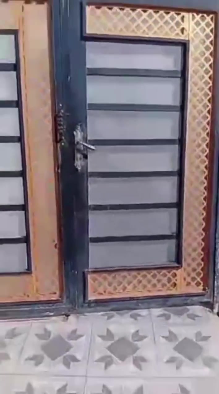 مساحته ٢٥٠
العنوان الصوفية سوره شارع بخليفه 
السعر ١٢٥مليون

 يوجد لدينا البيت طابق واحد 

للمزيد من التفاصيل يمكنكم زيارة مكتبناا مكتب العين العقار ع شارع 40 مدخل الصوفيه الثانية 

او الاتصال على الارقام التاليه 

***********
***********
***********
