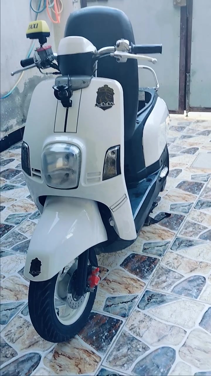 بوليسي • ٢٠١١ • مكفولة