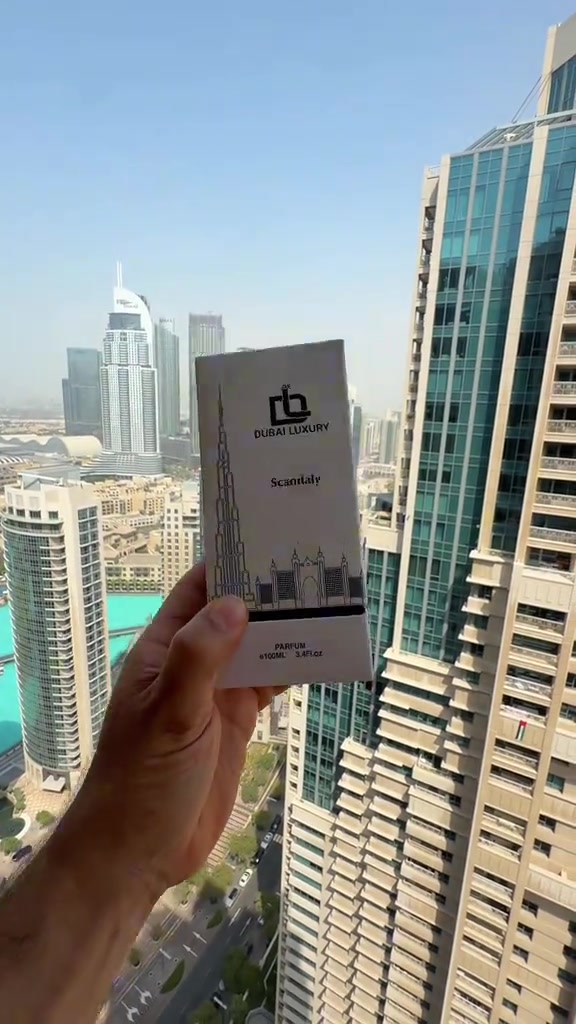 سكاندل من دبي لاكجري  عطر زهري جذاب ومكثف للنساء  يناسب السهرات والأوقات المسائية بامتياز.تتدرج مكونات العطر بدقة لتمنح رائحة دافئة، حلوة، وغامضة عسل النحل اللذيذ، البرتقال المر، والحمضيات السعر 55 الف #مشاهدات #عطور #مشاهير_تيك_توك  @القريشي للعطور _العراق 

