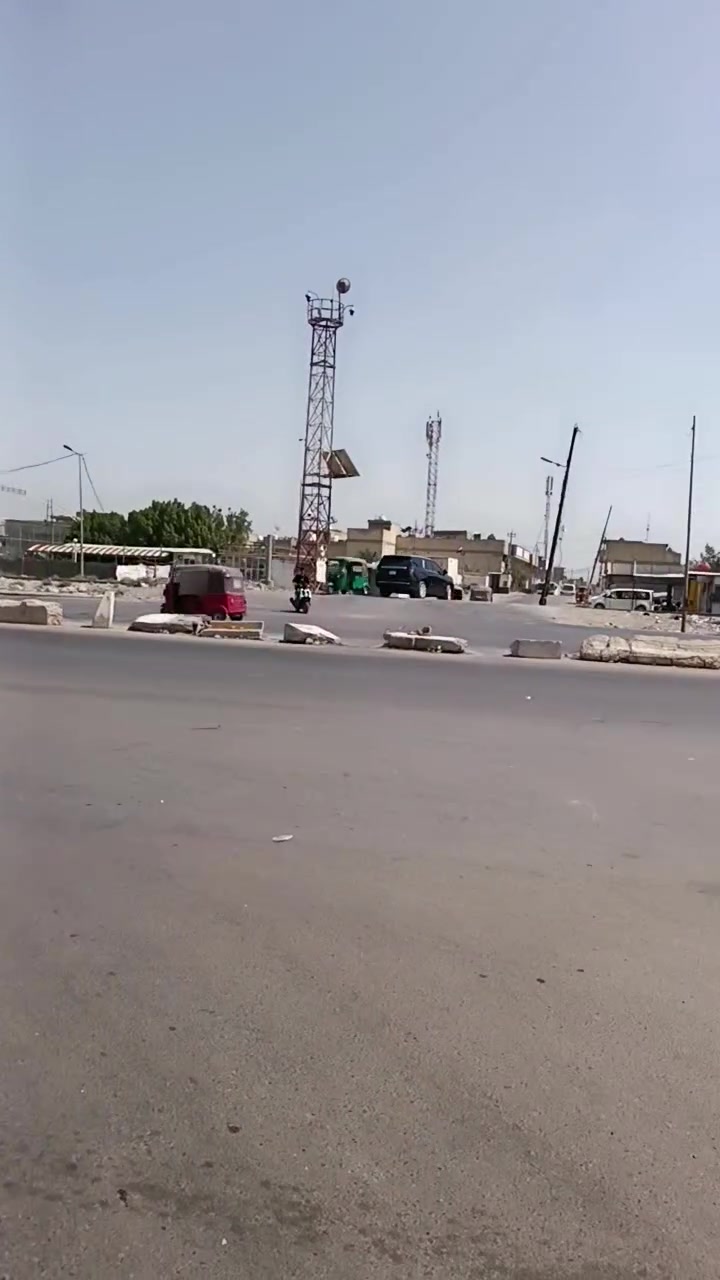 بيت للبيع شارع ستين أول ما تنزل السجه شارع بيت  عنيد البيت تفليش يعتبر كاع مساحته ٦٥٠ متر الوجه ١٩ ونص أو نزال ٣٥ متر عل شارع تجاري يصلح روضه محلات تجارية تريد  كامل نص بطول تريد نص بعرض بس الوجه مكلف بلنشر حسب الطلب اللستفسار ***********

