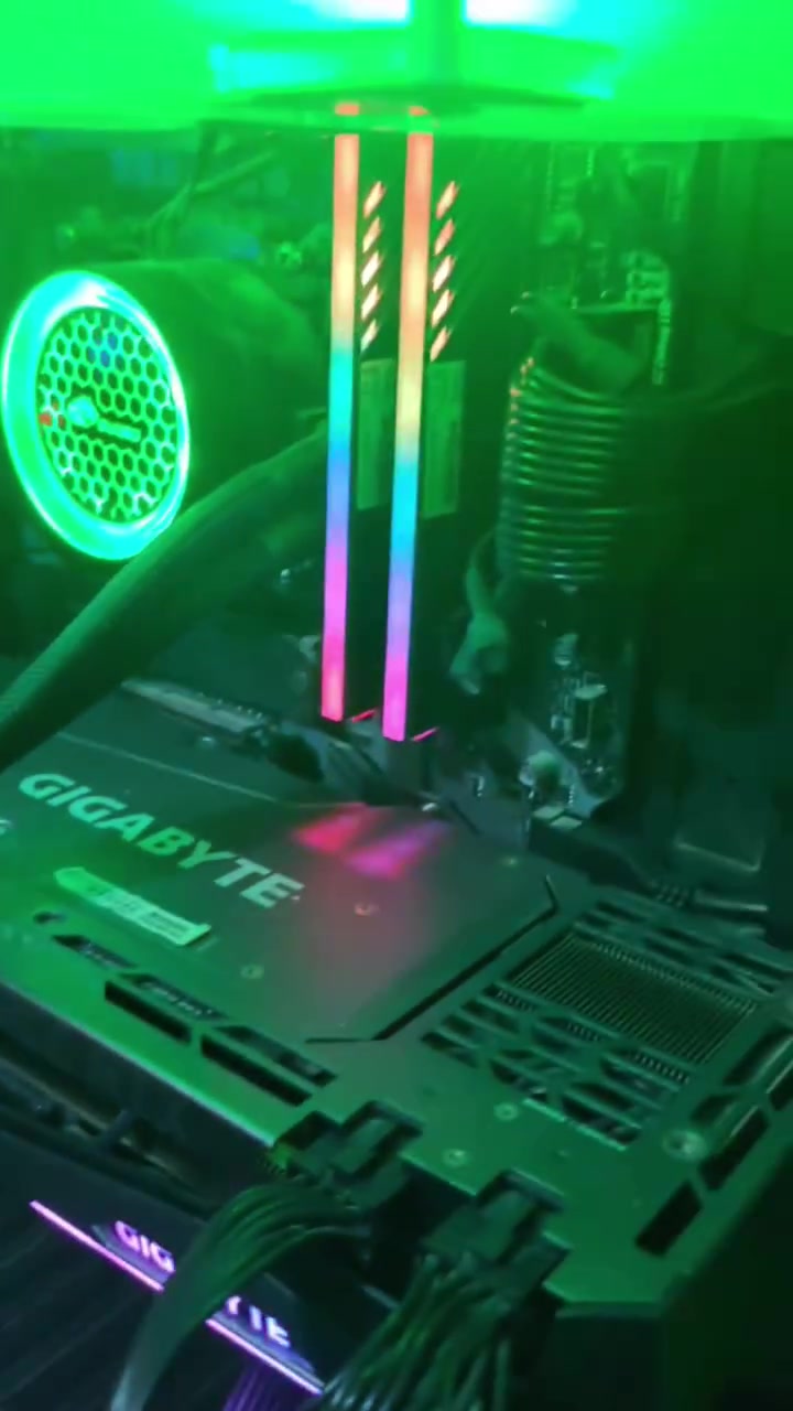 pc كامل للبيع المواصفات/
المعالج/i7 10700k
كرت الشاشة/rtx 3080 gigabyte oc
المذر بورد/msi z490_A pro
الرامات/8*2 سرعتهن 3600 من ماركة فيوري
m.2/واحد تيرة من ماركة xpg سرعتة كلش عالية
الهاردات/hdd 2tb وسترن ديجيتال
البور سبلاي/gigabyte الاوروس 850W gold
المبرد/نسيت الماركة مالتة بس280mm
الكيس/كولر ماستر h500 المش Argb

هذي المواصفات گدامكم رايدهن 1.300.000  وبيهة مجال كلش بسيط للشراي مع العلم اغلب القطع الكراتين و العلب موجودة مكاني بغداد جسر ديالى
رقمي/***********
