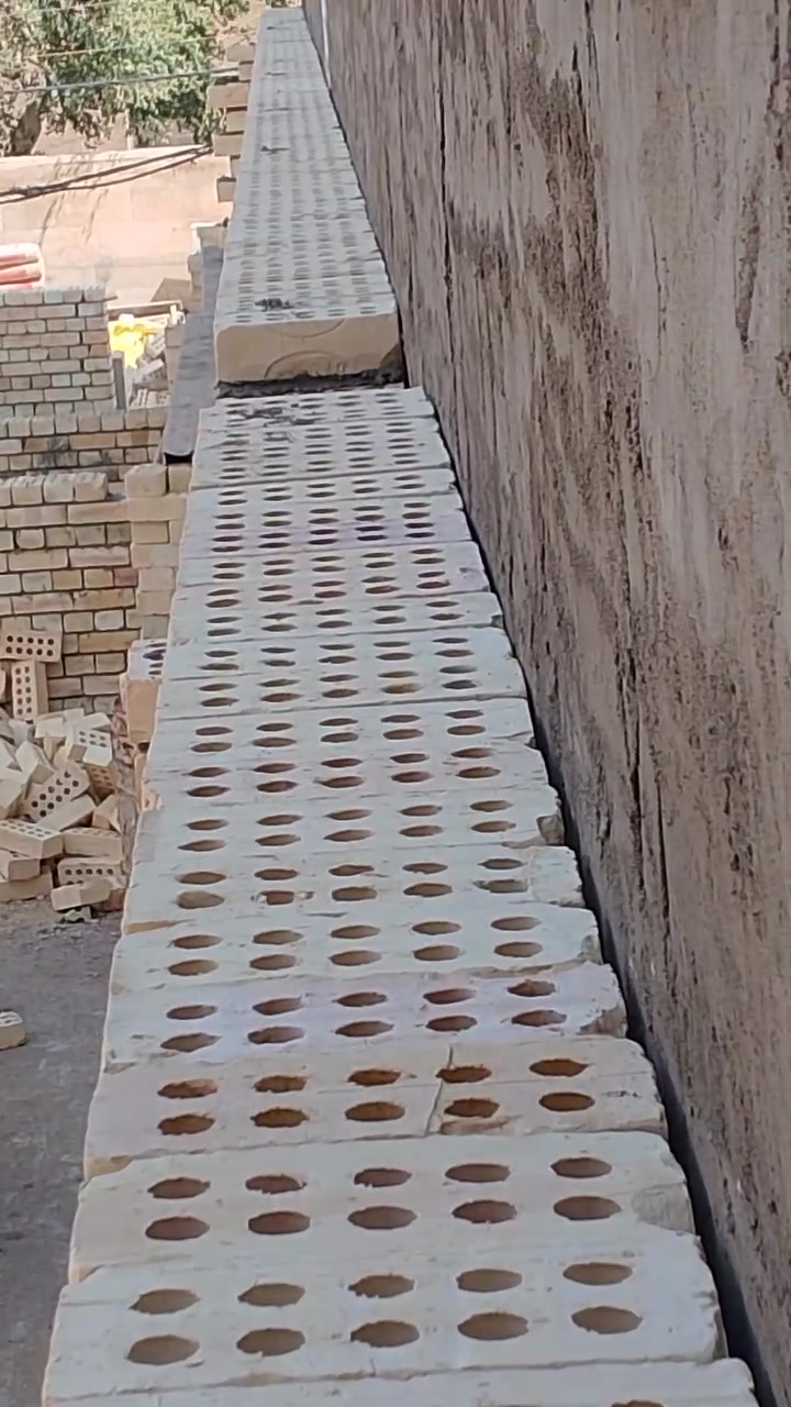 سلام عليكم خلفه بناء شغل درجة اوله  استلام مهندس اشتغل جميع مناطق بغداد ارضي 400طابق 450رقم ***********
