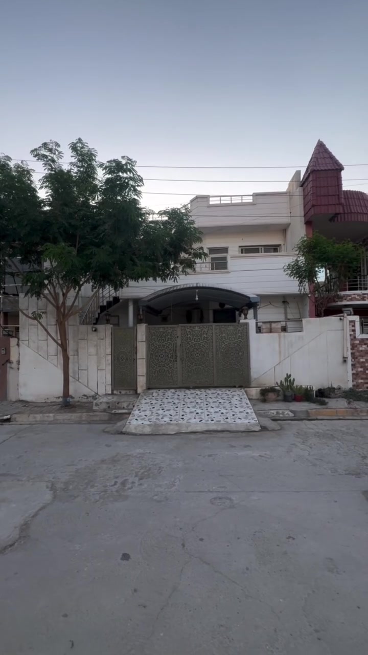 اعلان (381)
🏡 دار للبيع طابو صرف | طابقين معزول
📍 الموقع: كركوك – تسعين، خلف عمارة الياقوت
📐 المساحة: 200م²📏 الواجهة: 10م
🏗️ سنة البناء: 2022 🏠 طابقين معزول
🔹 تفاصيل الدار:
▪️ الطابق الأول والثاني نفس الخريطة
▪️ غرف نوم عدد 2▪️ هول▪️ استقبال
▪️ مطبخ▪️ صحيات
✨ دار بناء حديث، موقع مميز، ومناسبة للسكن لعائلتين والاستثمار.
-------------------------
لمعرفة السعر علق ب (تم) ليصلك السعر عبر الخاص او الاتصال على الأرقام  📲👇متوفر واتساب 
***********
***********
***********
قناتنا على تيلكرام👇
https://t.me/Azalreal0
نستقبل جميع العروض الطابو السكنية والتجارية في كافة مناطق كركوك 🏡🏢✨
#AZAL_EMLAK
