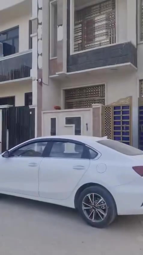 دار للبيع ٥٠ م حي دجلة شارع ٢٥ يحتوي على غرفتين نوم
للاستفسار / ***********  / ***********

