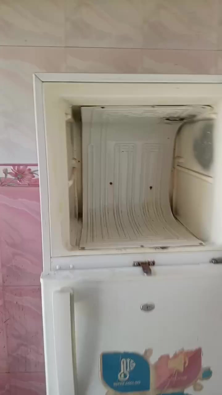 السلام عليكم ثلاجه للبيع ***********
