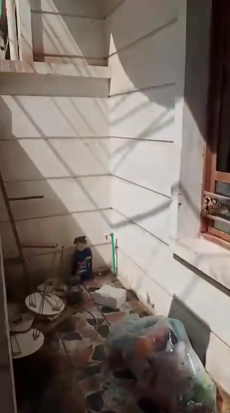 بيت طابقين للايجار يحتوي ع ستقبال مطبخ صيحات 3 غرف طابق ثاني غرفتين وطابق ثالث غرفه ايجار 500 مكان الدوره شارع المله تواصل ***********  عوائل فقط

