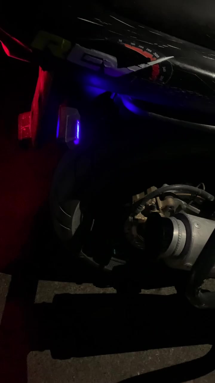 السلام عليكم حبايب CB400 للبيع تفاصيلها بل خاص كلشي يخصها ***********واتساب موجود مكاني مسيب موجود بكل وقت 💙
