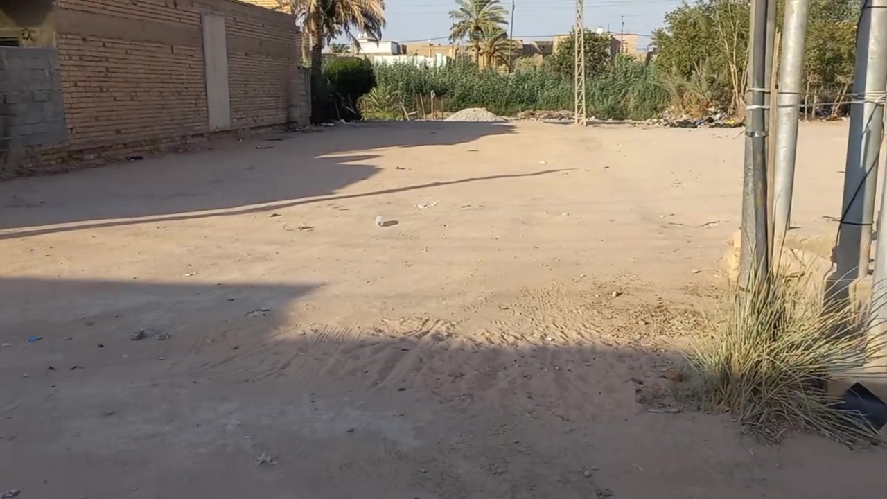 السلام عليكم 
قطعة ارض للبيع مساحة 130 متر
ركن على شارعين 
حي العسكري شارع مقابل الكراج عالحدايق
قرب بيت سعدون عوفي الشيباوي
للاستفسار الاتصال على الرقم ***********
