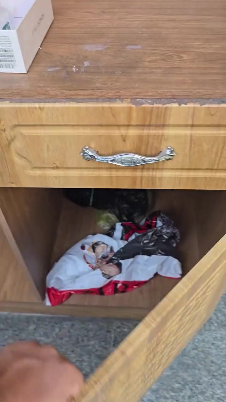 سلام عليكم اخوتي مستعجل ع بيع ***********
