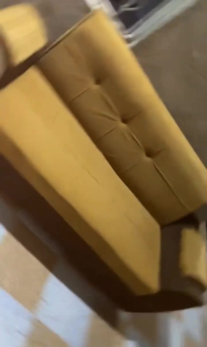 تخم قنفات مستعمل للبيع
4 قطع مثل ما طالع بل فيديو وقطعه جبيره مال طالعه بل فيديو بس موجوده يعني  مجموع 5 قطع

موقع البصره قضاء القرنه

سعر 250 وبيهن مجال
الاتصال على رقم ***********
