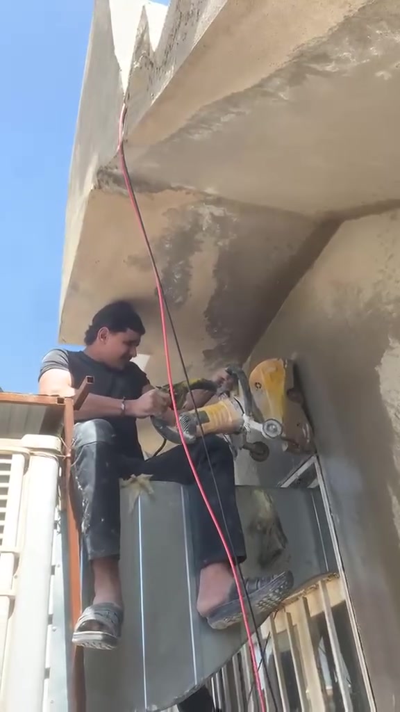 فني باز ل تأسيس المجاري والصحيات يوجد قطع الكونكريد والجدران وثقب الكونكريد   للاستفسار الرقم
***********
