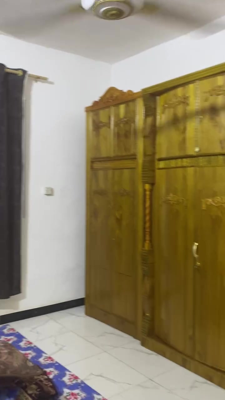 غرفة اخشاب صاج عراقي جديده كلش بعدها بلمعتها صارلي ثلث اسابيع من اشتريتها وصارلي ضرف اريد ابيعها 
اخذتها بمليون ورايداها ب ٩٥٠ وبيها مجال قليل 
الي تريدها تراسلني واتساب ***********
