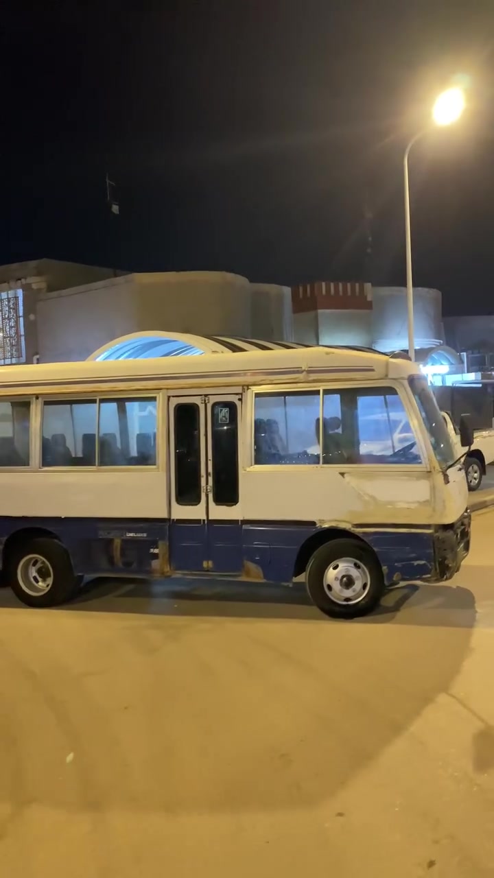 السلام عليكم كوستر روزه مديل 87 السياره خير من الله بيه مكينه 3000vvt بيه تبخير ولكير شرط وباقي السياره شوف العين السعر 40 ورقم تلفوني *********** مكاني بصره
