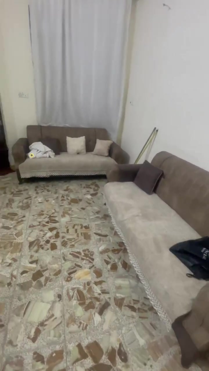 قنفات نضافه ٩٠ /١٠٠ 
سعر مليون و ١٠٠ و بيه مجال 
بغداد جميلة  ***********
