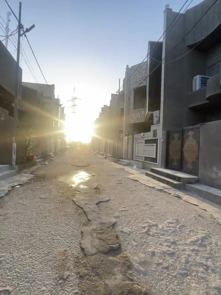الدار للبيع مساحة 100 متر مربع رجاءا اقرو التفاصيل  
طابو زراعي سند 25 ما بقه شي ويتطوبهن !
المكان حول مستشفى الكفيلة قرب قاعه فيروزه 📍
البيت كامل وجديد  كاعيه مرمر حزام سيراميك ٣ غرف نوم استقبال صالتين فوك وجوه حمامات ٢ وحمام بره ومطبخ 
واجهية مرتبه البيت مشدود بي سبالت كله انفيرتر جديد انت اول مستخدم الهن وطاقه شمسية هم انت اول مستخدم الهن
 يعني مولده انسى ‼️ البيت مناقصه اي شي كلشي جديد وكامل وهاي كدامكم صوره وتفاصيله .
هذا تصوير قبل شد السالبت  السعر مالته 250 ‼️
شامل مع الطاقه الشمسيه والسبالت 4 TCL ✅ 
 
 
واتساب 
***********
