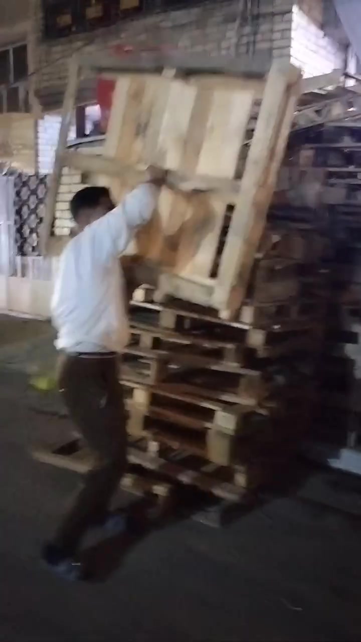 سكيب قياس 110 /110 مال سيراميك عدد 450 قطعة نظيف بغداد البياع حي الجهاد *********** سعر 2500
