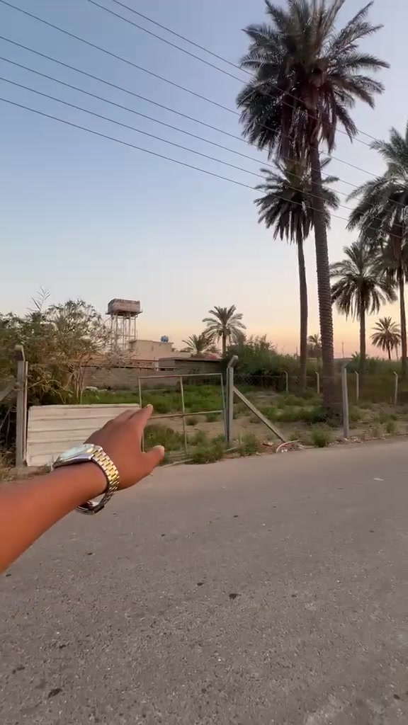السلام عليكم
قطعه ارض للبيع المساحه الكليه 300 متر 
واجه 10ونص 
نزال 27 متر 
خدمات كامله  
تبليط  
💦 ماء 
كهرباء 
سكن 
صنف الارض طابوا ملك صرف (٢٥)حق التصرف 

العنوان بغداد الراشديه منطقه الدباغيه 

التواصل ***********
