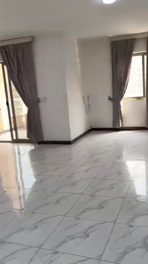 شقه في محمع الايادي بسكولاته للبيع
مساحة ١٩٥ متر
طابق ٦
٣ غرف نوم 
موقع مميز اطلاله على النافوره والحديقه والنادي
السند يكون  ب اسمكم بدون تحويل سند
السعر ٢٥  دفتر قفل
لااستفسار الاتصال على الرقم ***********
