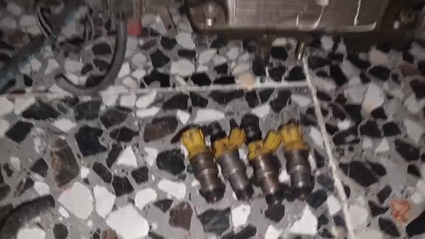 سلام عليكم إخوان نوزلات كورلا 1600 نضيفات مع المسطره والثلاجه رايدهن 60+مساطر بطه الوحده ع 15 مكاني بغداد مدينه صدر ***********
