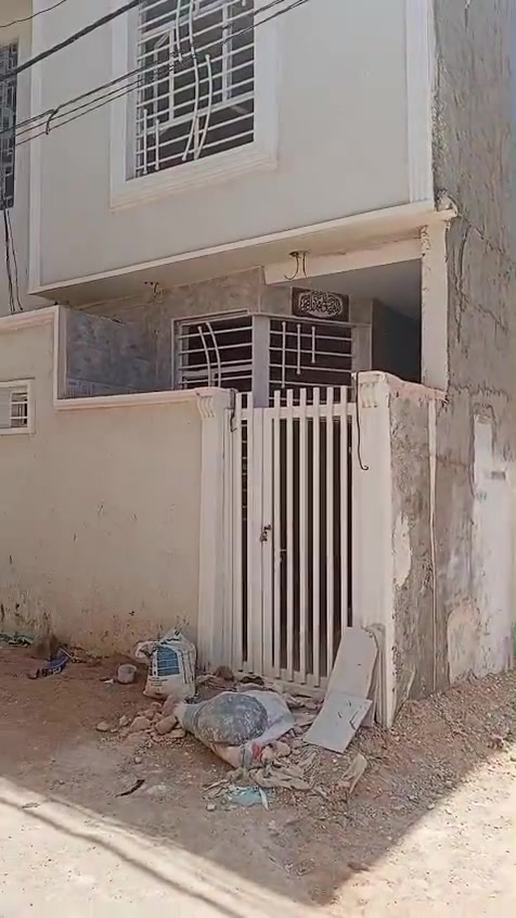 يا الله يوجد لدينا بيت مساحه ٥٥ متر طابقين فول جديد حيل البيت موقعه بل الحر الصغير طابو سند ٢٥ تحويل قرار محكمة البيت بل اقصاد مقدمه ٢٠ مليون او كل شهر ٧٥٠ الف السعر اب ٦٥ مليون التواصل معي واتساب فقط عقارات الوعد الصادق ***********

