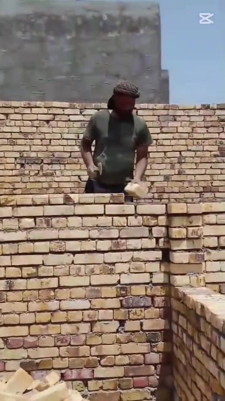 خلفة بناء طابوق/بلوك/ فرمستون شغل درجة اولى عل يومية وعل دبل شغلة كلش كلش نضيف الي حاب يشتغلة يتصل ابو مؤمل ***********
