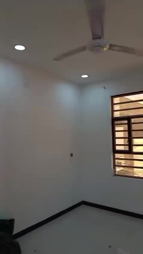 مشتمل معزول زيرو غير مسكون 150 متر 
بداية شارع سليم / الطي 

ايجاره قفل 400 الف 

هاتف :***********
