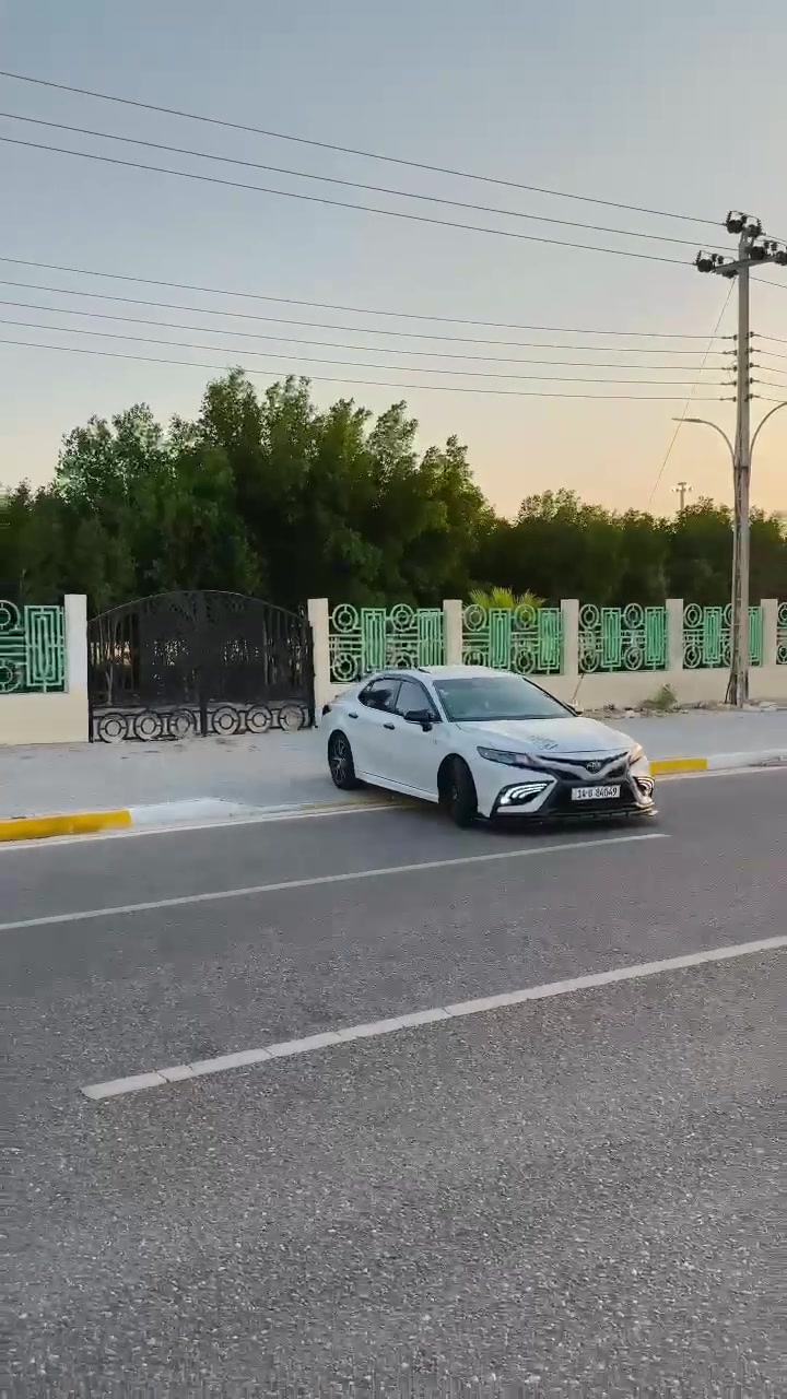 سلام عليكم للبيع كامري فول مواصفات رقم بصره مكفوله كفاله عامه من الحادث ومن الشخط السياره جديده شكد ماتكول تخم تاير برجستون جواها الشاشه الكبيره كشنات كهرباء شفتات بصمه فتحه سقف لون مميز سموك التواصل على الرقم ***********

نص مكتوب في الصور:
- السوق المفتوح OpenSooq
- السوق المفتوح
- OpenSooq