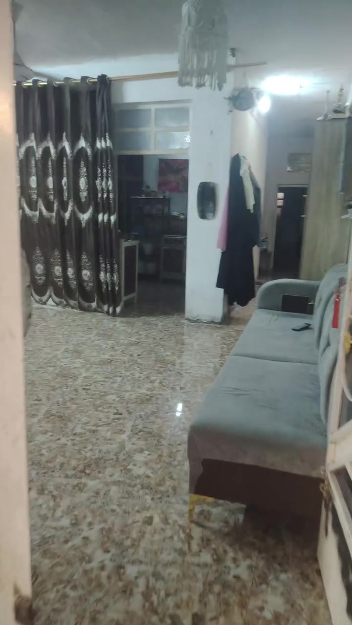 سلام عليكم بيت مساحه 120 ب شفته مجاور مدرسه الصمعي
قرب مخبز ستطبول يتكون طابق ثاني ستقبال 3×4.  غرفه نوم3×3 وراها منور 1ونص×7 . مطبخ 2×1.5. ممر من الاستقبال على الغرفة 1.50 × 6 حمام 1×2.0
***********
***********

